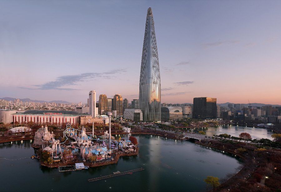 Toàn cảnh khu phức hợp Lotte World bao gồm tháp và công viên, Seoul