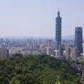 Toàn cảnh đường chân trời thành phố Đài Bắc với tòa tháp Taipei 101 nổi bật