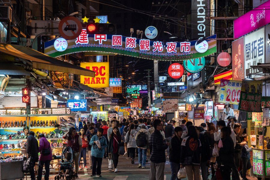 Chợ đêm Phùng Giáp Fengjia nhộn nhịp ở Đài Trung