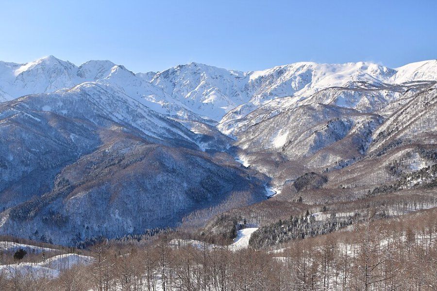 Dãy núi Hakuba phủ tuyết ở tỉnh Nagano