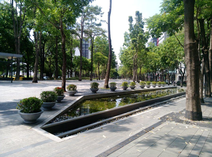 Đường đi bộ Calligraphy Greenway xanh mát giữa trung tâm Đài Trung