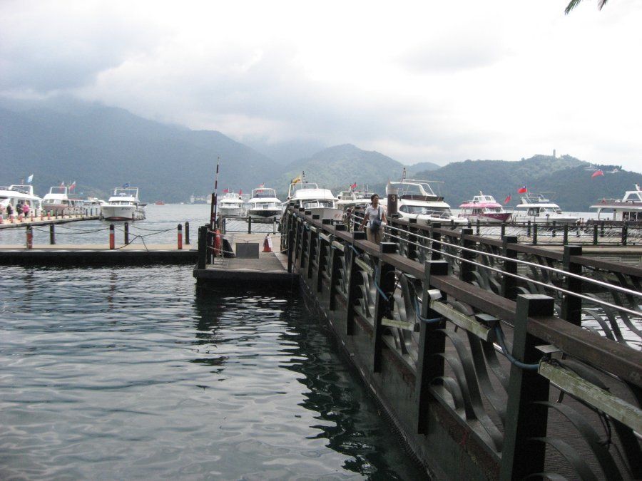 Hồ Nhật Nguyệt Sun Moon Lake ở Nam Đầu gần Đài Trung