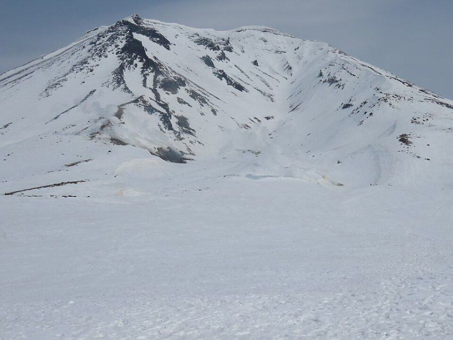 Núi Asahidake phủ tuyết, đỉnh cao nhất Hokkaido trong vườn quốc gia Daisetsuzan