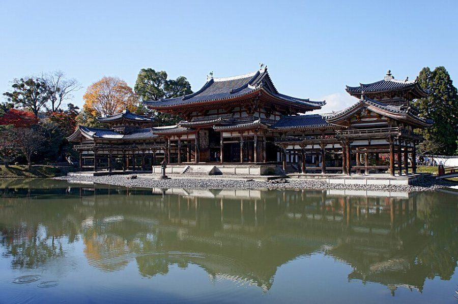 Phượng Hoàng Đường chùa Byodoin ở Uji phản chiếu xuống hồ, hình ảnh in trên đồng 10 yên