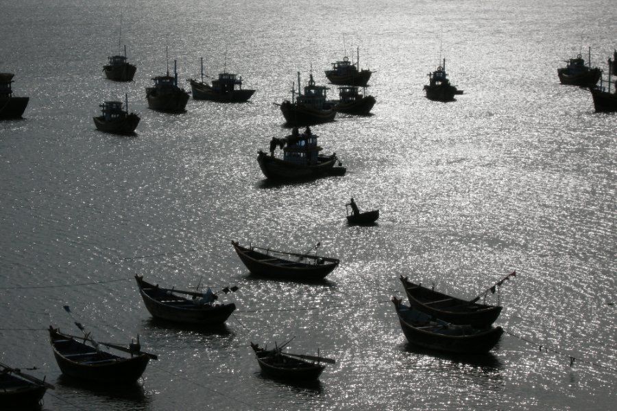 Thuyền đánh cá neo đậu ở cảng Mũi Né Phan Thiết